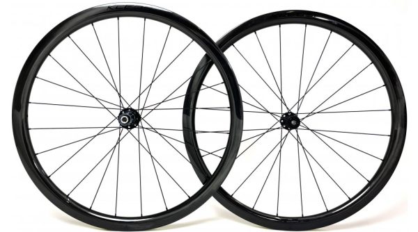 Juego de ruedas Miche Kleos 36 Carbon de 28" con buje libre Shimano HG.